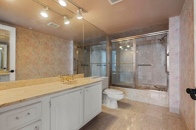 Building Photo - 500 Ocean Dr