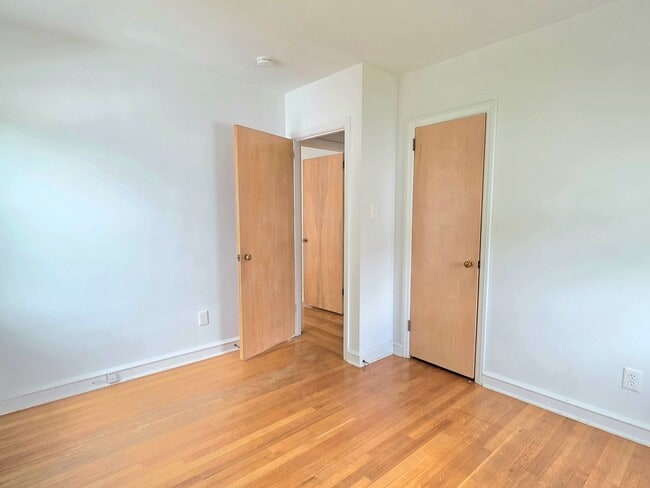 Building Photo - Charming and well-maintained ranch style available now!