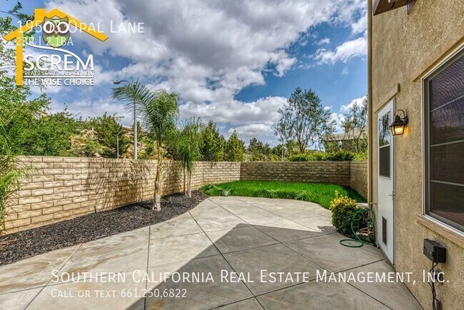 Building Photo - Two Bedroom Townhome in Santa Clarita