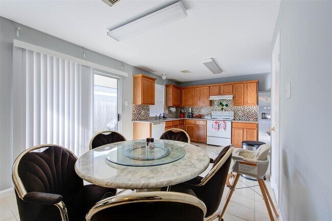Building Photo - 14219 Beech Meadow Dr