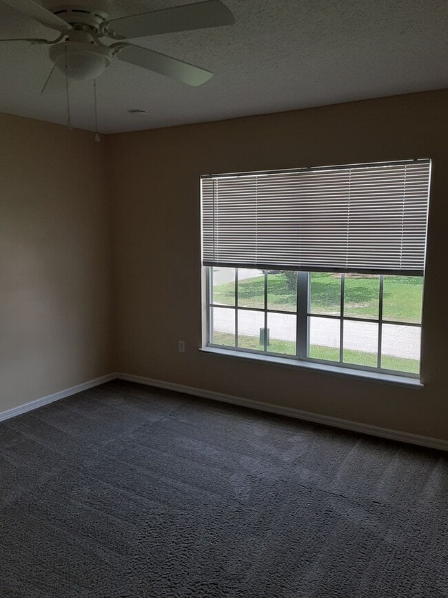 Building Photo - Beautiful 4 Bedroom