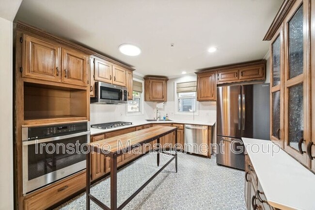 Building Photo - 1414 S Sandusky Ave