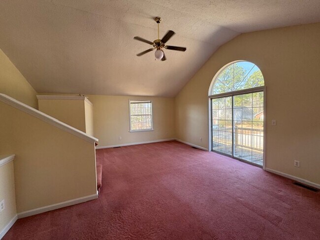 Building Photo - Brittany Lakes