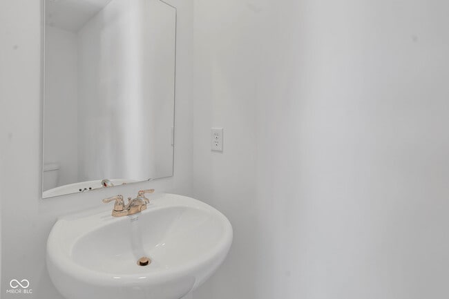 Building Photo - 6267 Wasco Dr