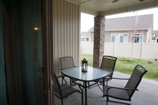 Building Photo - Partially Furnished (or unfurnished) Singl...