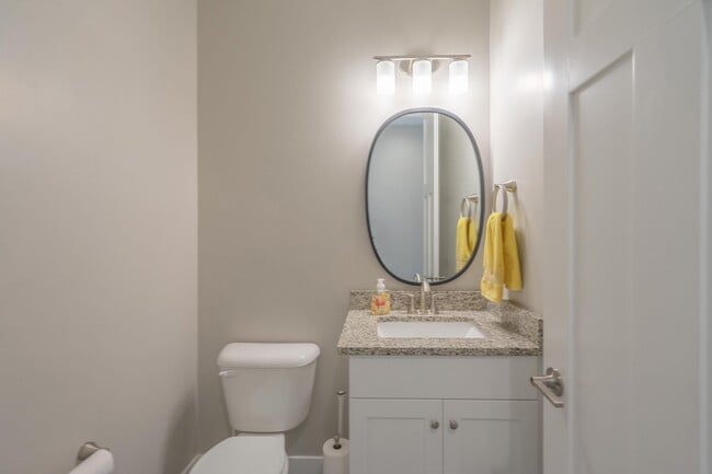 Building Photo - Stunning 5 Bed, 3 Bath Home with a 3 Car Garage