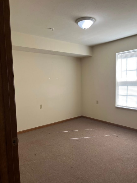 Building Photo - 185 Elk Village Dr
