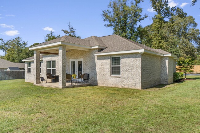 Building Photo - Home in Lake Arthur Estates!