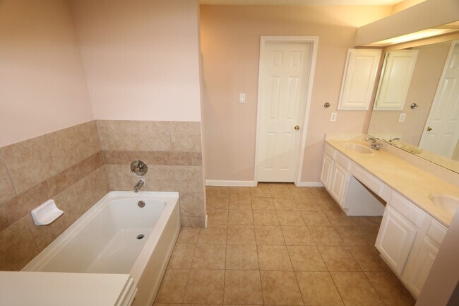 Building Photo - 12510 Sableleaf Dr