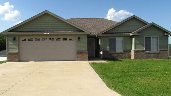 Building Photo - Available April 8th!!!!