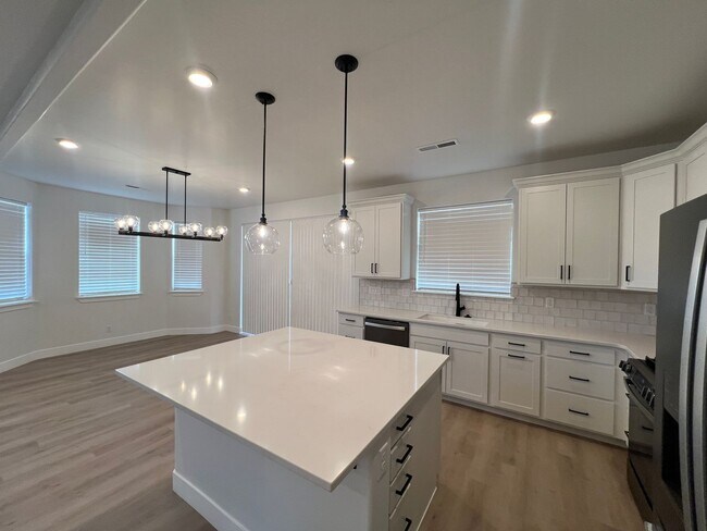 Building Photo - 702 Cedar Hl Dr