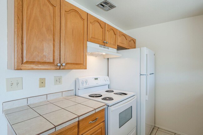 Building Photo - Cozy East Tucson 3-Bedroom with Private Ya...