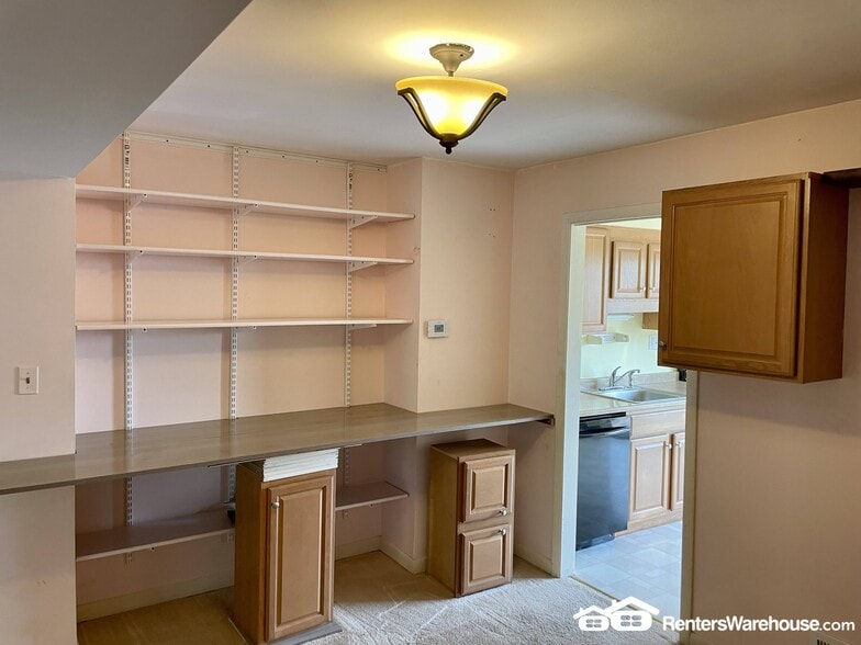 Building Photo - 9923 Valley Park Dr