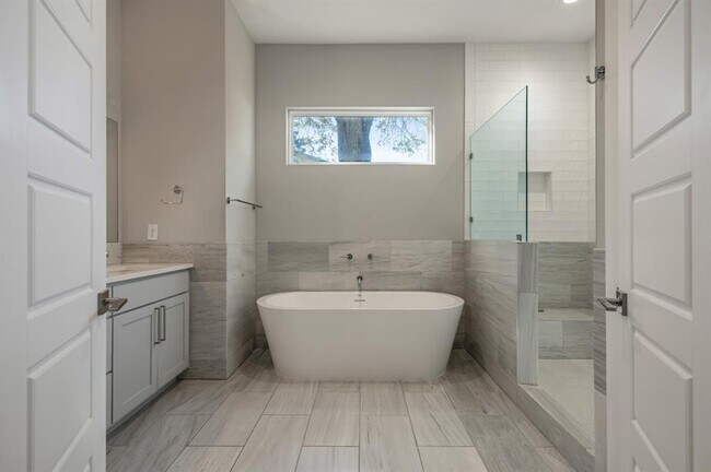 Building Photo - 3209 Govalle Ave