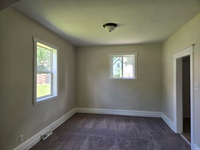 Building Photo - 3225 Dinnen Ave