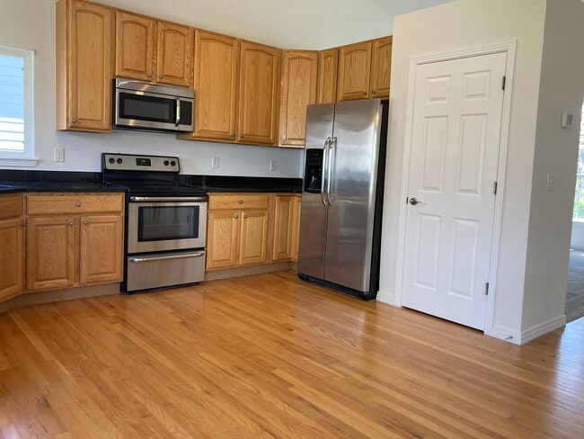 Building Photo - Spacious 4 Bed / 2.5 Bath Westminster Home