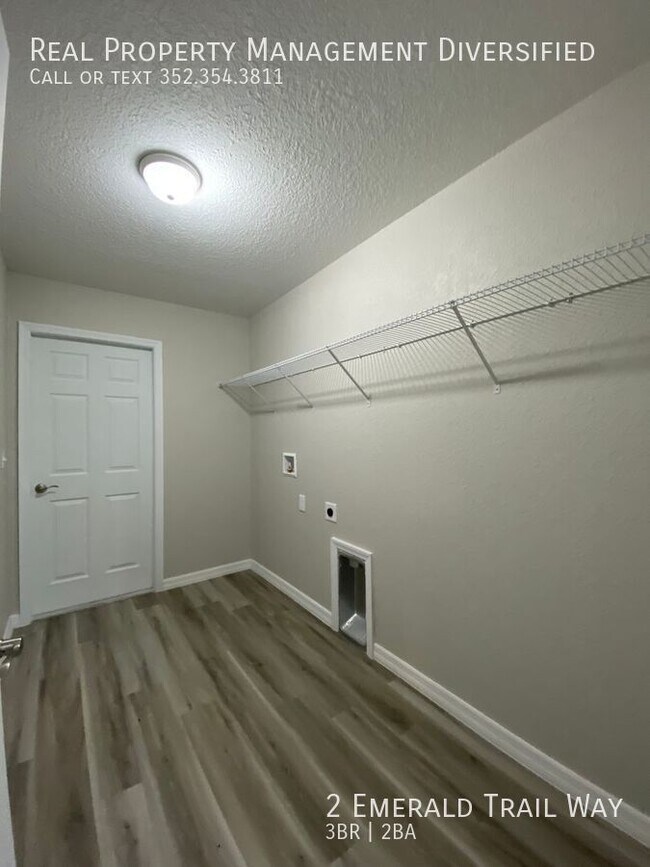 Building Photo - 2 Emerald Trail