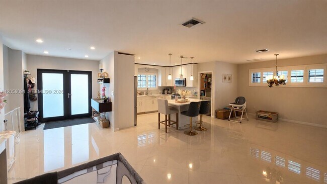Building Photo - 565 NE 179th Dr