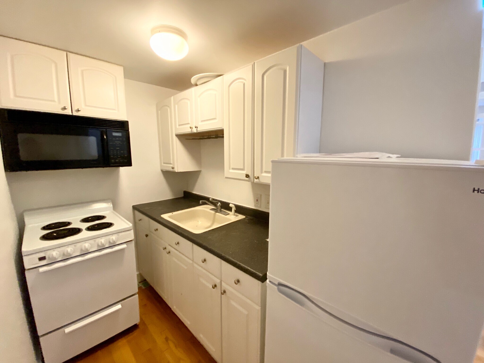 Building Photo - 595 Tremont St