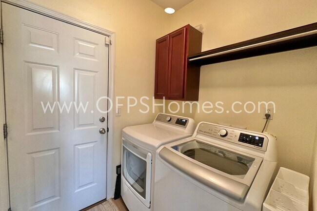 Building Photo - 606 Rowan Cir