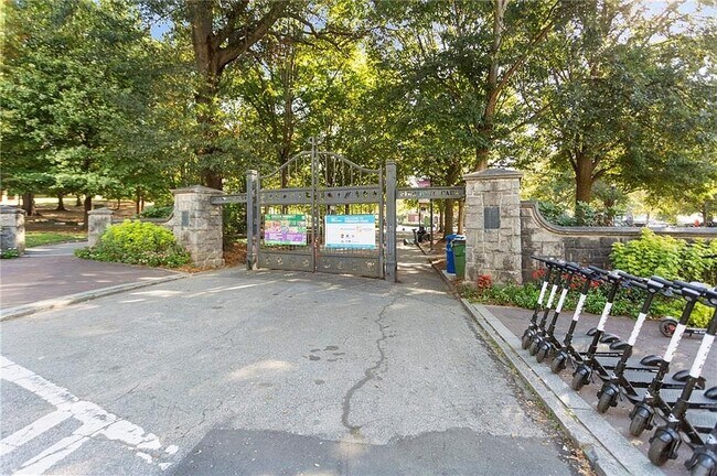 Building Photo - 209 14th St NE