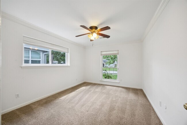 Building Photo - 10603 Lynbrook Dr