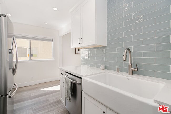 Building Photo - 1339 N Columbus Ave