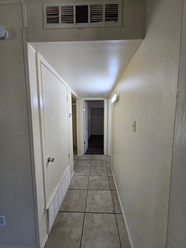 Building Photo - New flooring throughout!