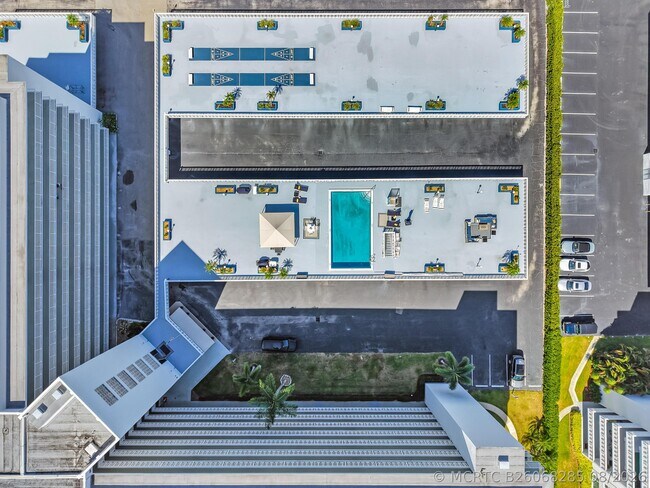 Building Photo - 301 Lake Shore Dr