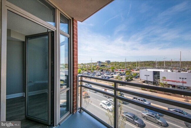 Building Photo - 3600 S Glebe Rd
