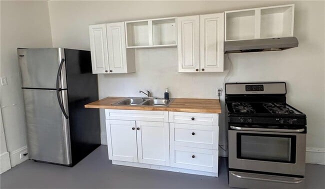 Building Photo - 3051 Wells St