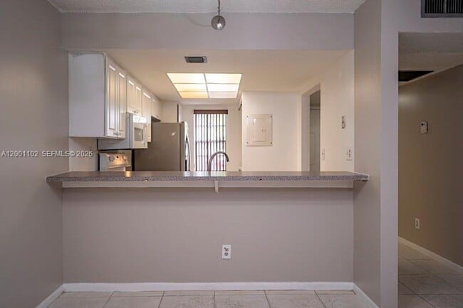 Building Photo - 905 Southridge Rd