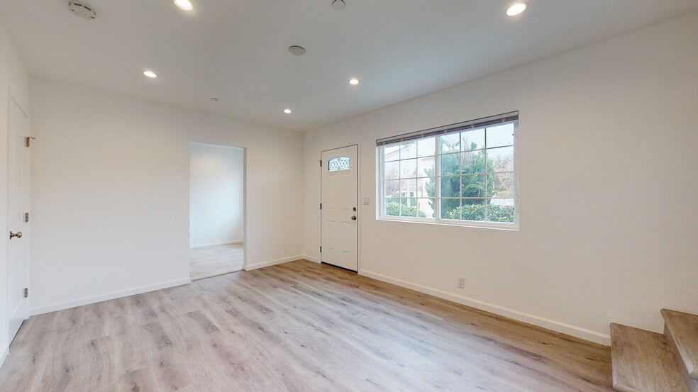 Building Photo - 1006 Tilton Ave