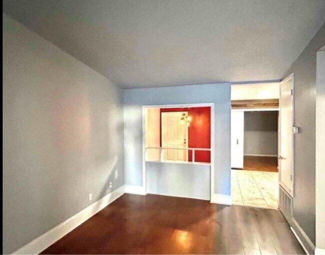 Building Photo - 2315 Loreco St