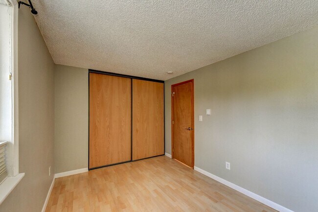 Building Photo - ”Water/Sewer/Trash and parking included in rent!