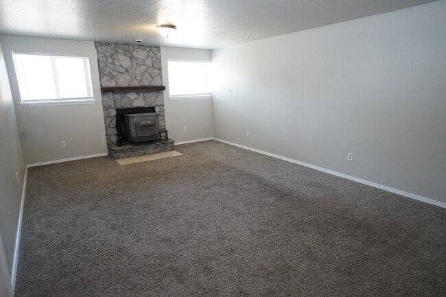 Building Photo - 698 Berwick Dr