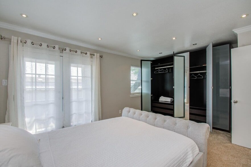 Building Photo - 5807 Beverly Hill St