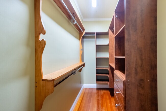 Building Photo - 341 Pierce St