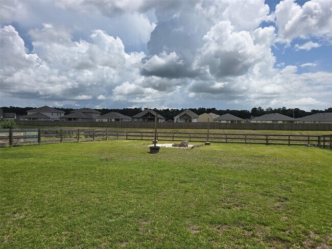 Building Photo - 519 Kickapoo Dr