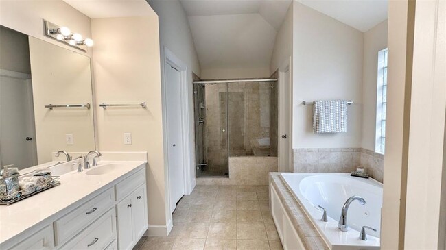 Building Photo - 3730 Main Poplar Dr