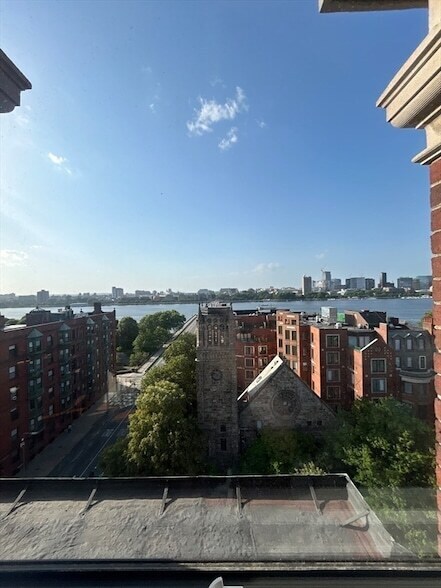 Building Photo - 483 Beacon St