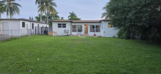 Building Photo - 1451 NE 118th St