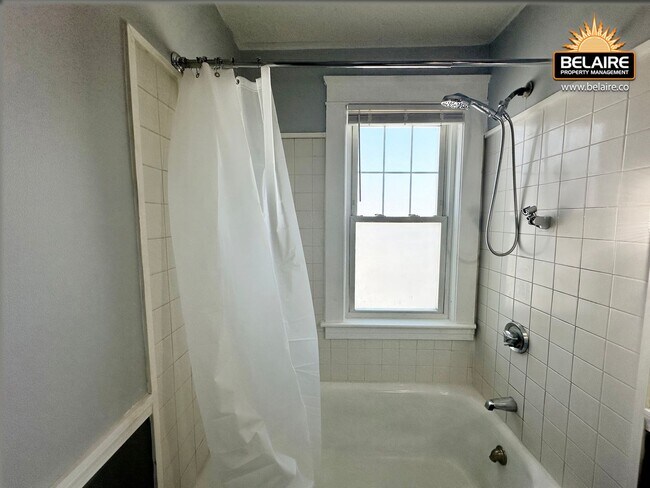 Building Photo - 107 2nd St