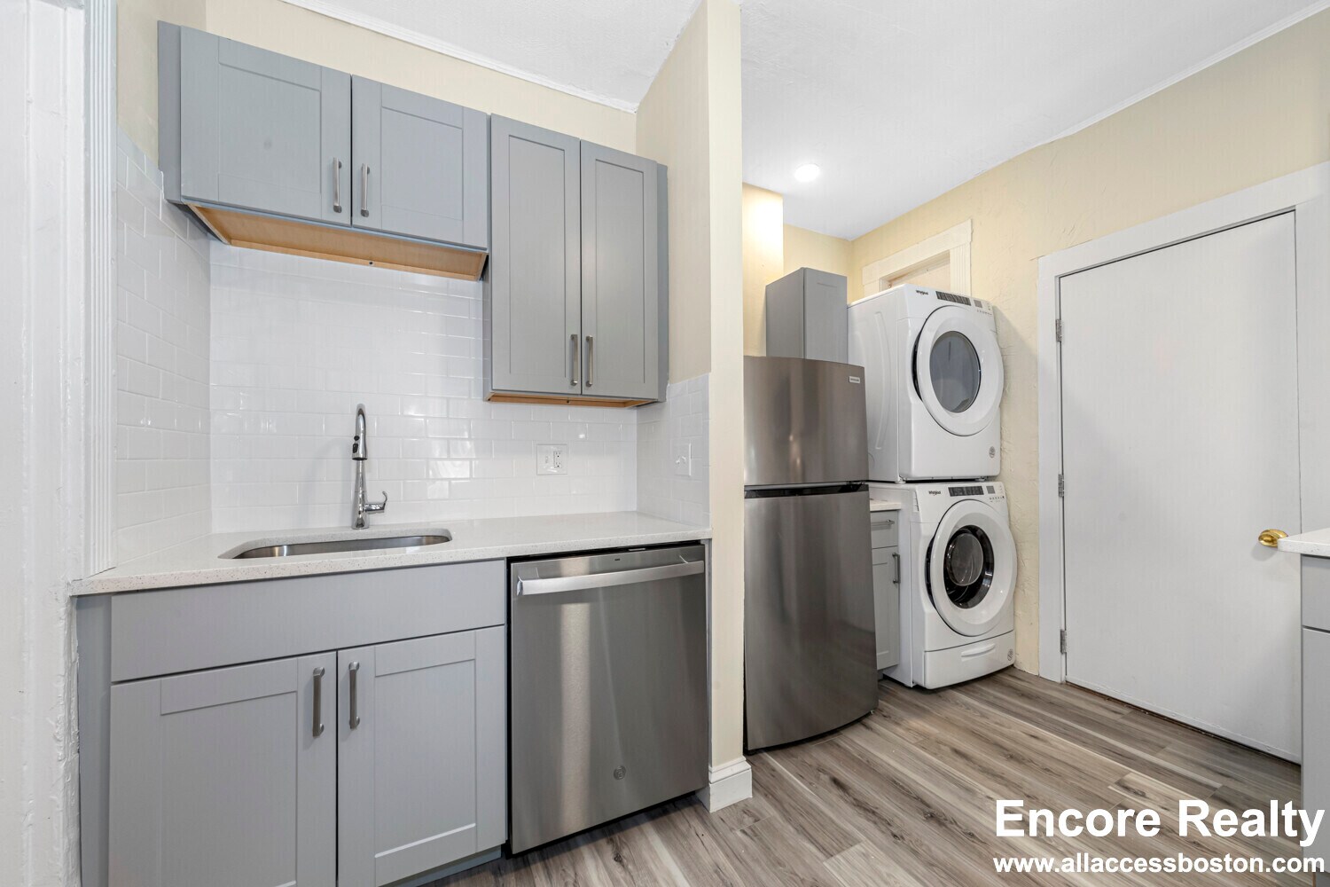 Building Photo - 63 Fairbanks St