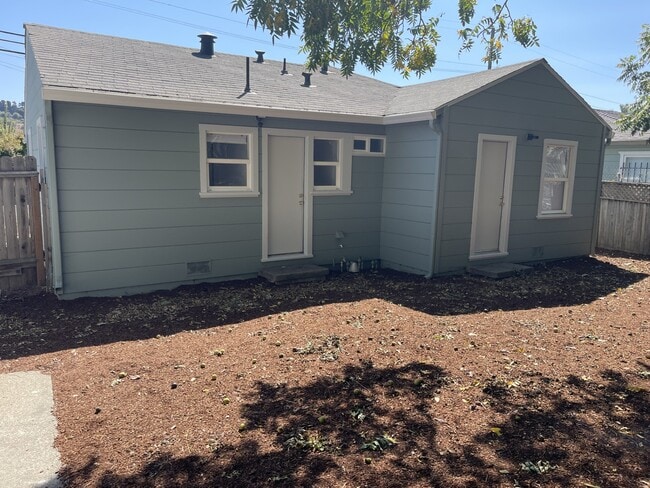 Building Photo - 3069 Rollingwood Dr