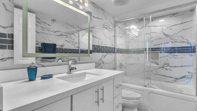 Building Photo - 5600 N Flagler Dr
