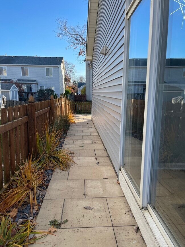 Building Photo - 16623 Natoma Dr