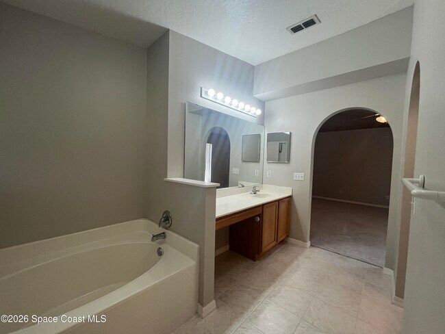 Building Photo - 2205 Myla Ln
