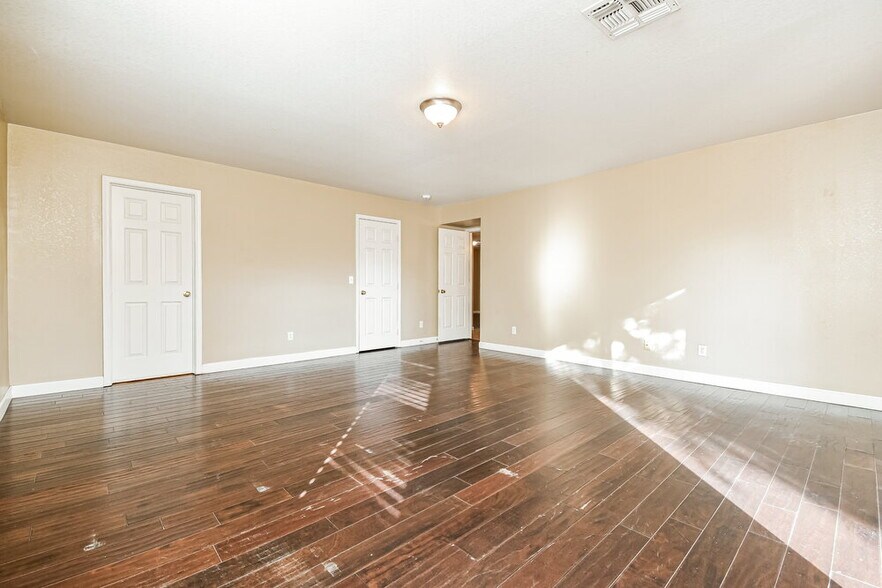 Building Photo - 775 W Aviary Way