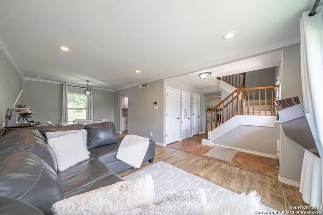 Building Photo - 4515 Golf View Dr